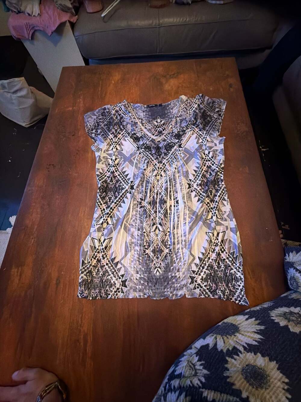 Apt. 9 Women's Geometric Print Embellished V-Neck Top Size M